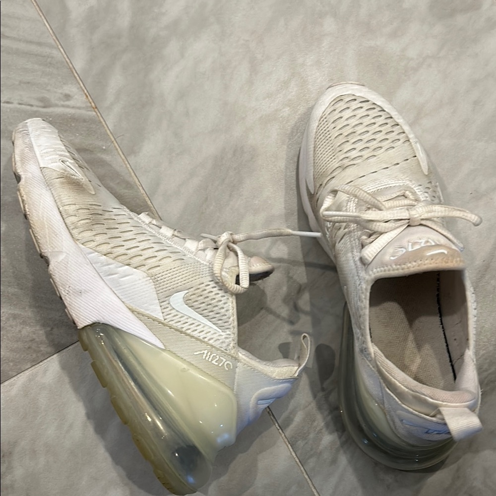 NIKE AIR MAX 270